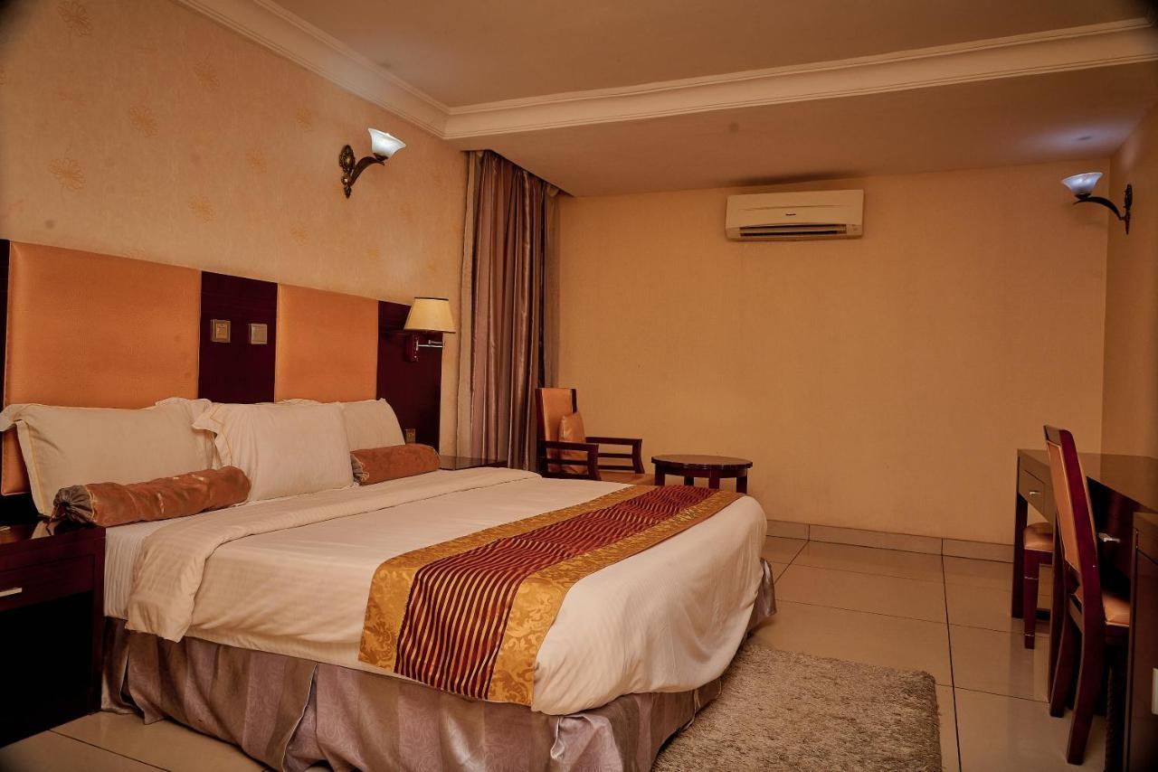 Barcelona Hotels, Abuja Mobushipe Екстер'єр фото