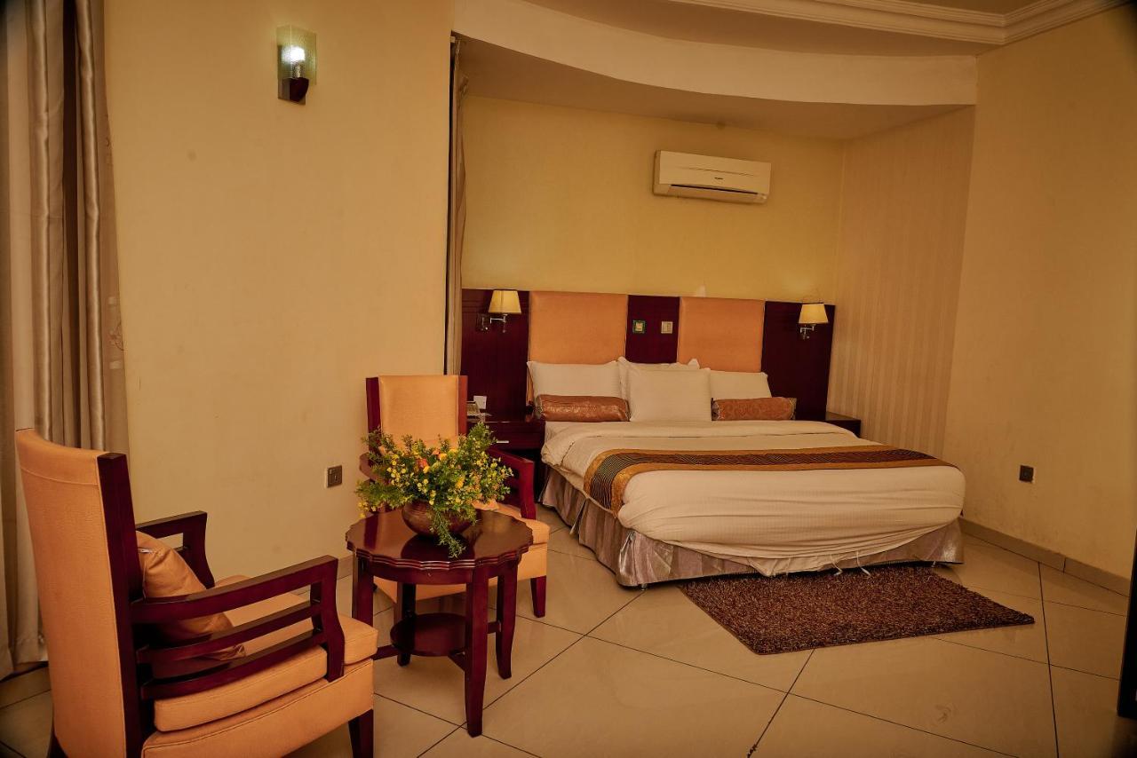 Barcelona Hotels, Abuja Mobushipe Екстер'єр фото