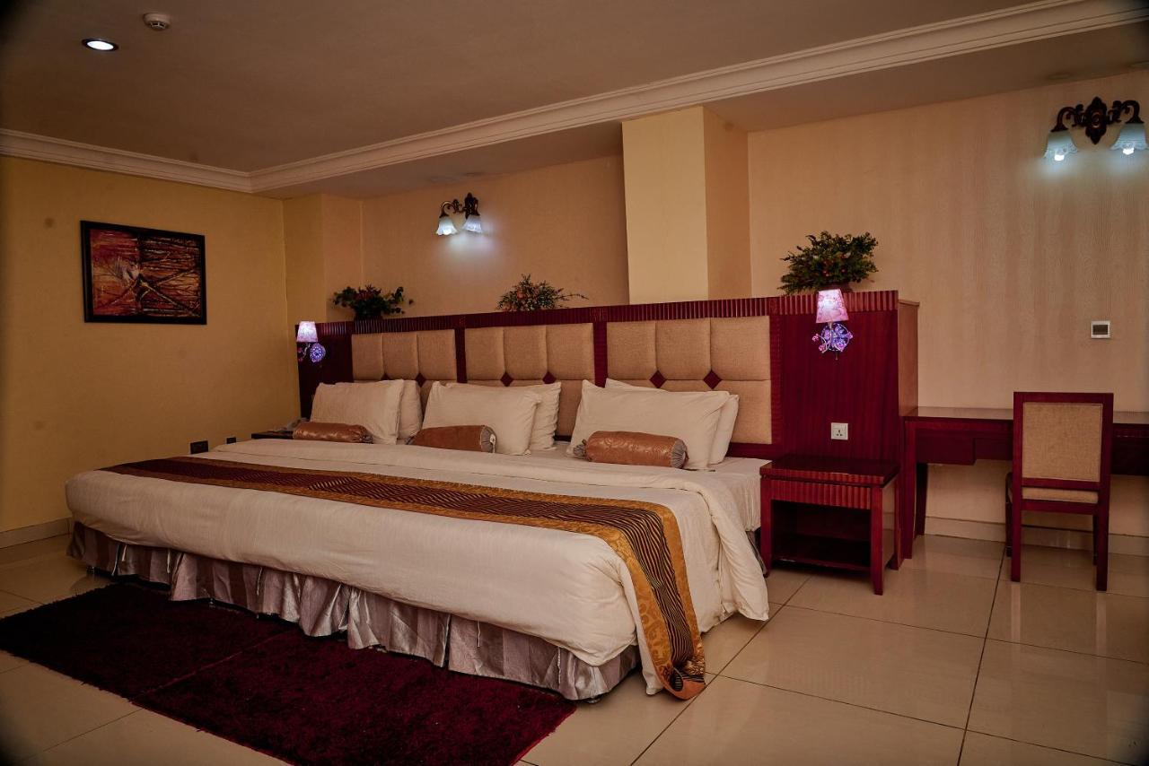 Barcelona Hotels, Abuja Mobushipe Екстер'єр фото