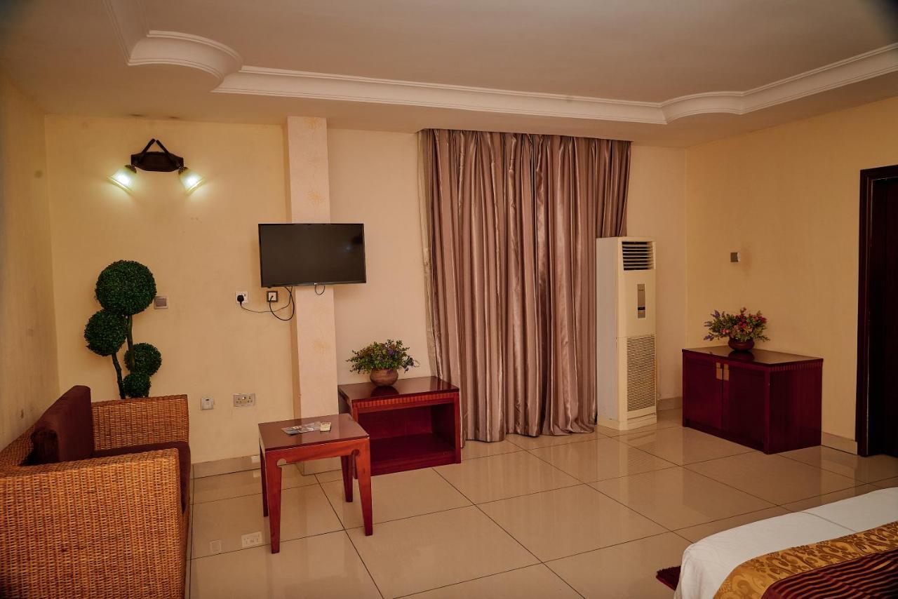 Barcelona Hotels, Abuja Mobushipe Екстер'єр фото