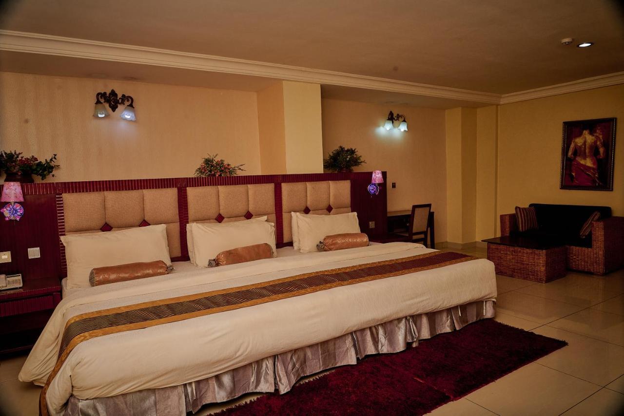 Barcelona Hotels, Abuja Mobushipe Екстер'єр фото