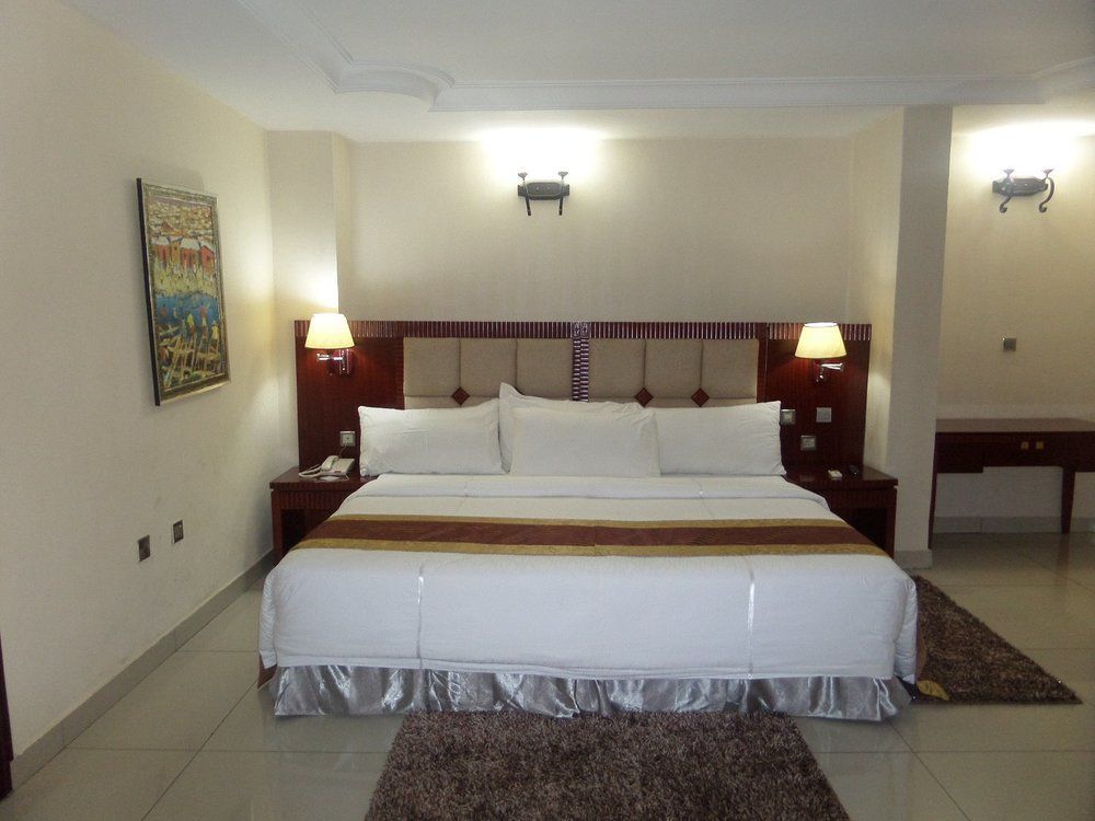 Barcelona Hotels, Abuja Mobushipe Екстер'єр фото
