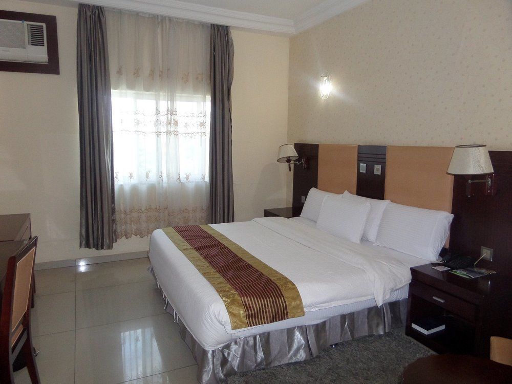 Barcelona Hotels, Abuja Mobushipe Екстер'єр фото