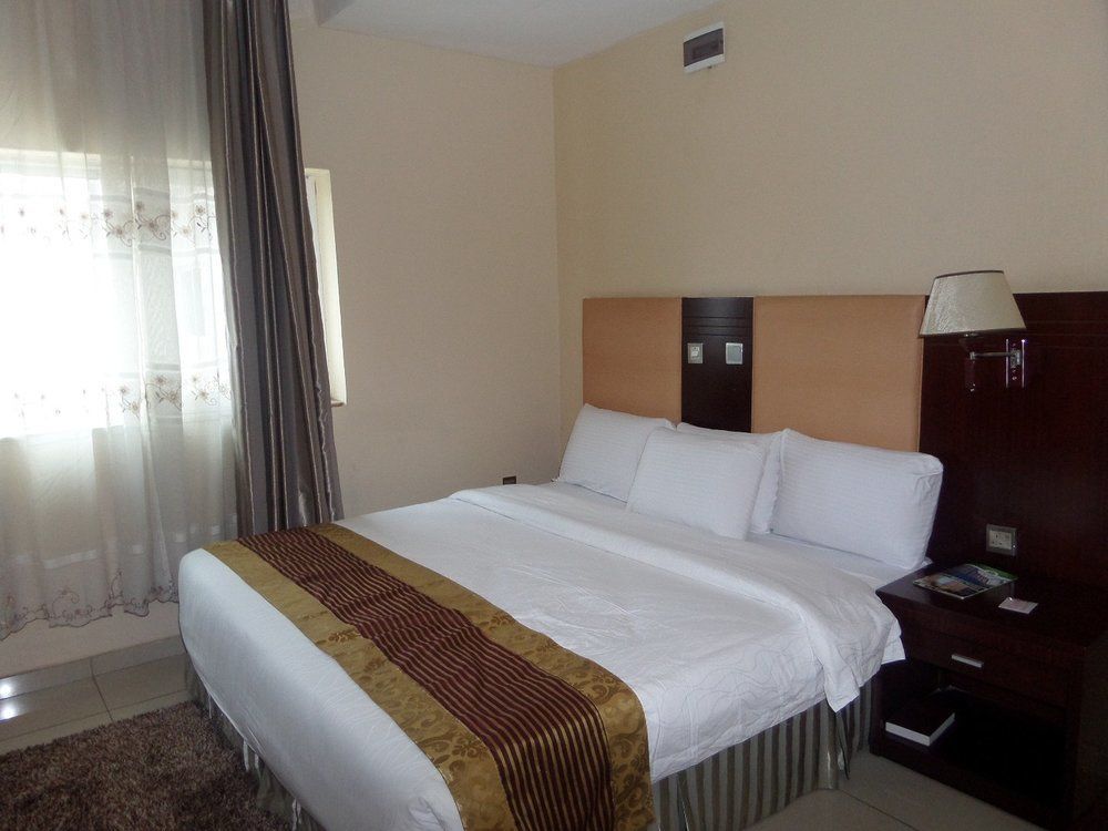 Barcelona Hotels, Abuja Mobushipe Екстер'єр фото