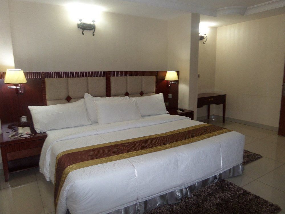Barcelona Hotels, Abuja Mobushipe Екстер'єр фото