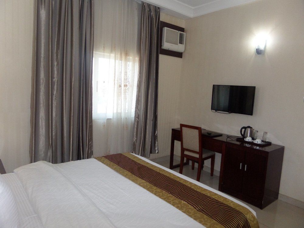Barcelona Hotels, Abuja Mobushipe Екстер'єр фото