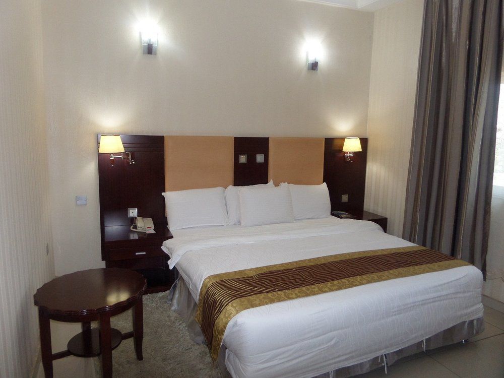 Barcelona Hotels, Abuja Mobushipe Екстер'єр фото