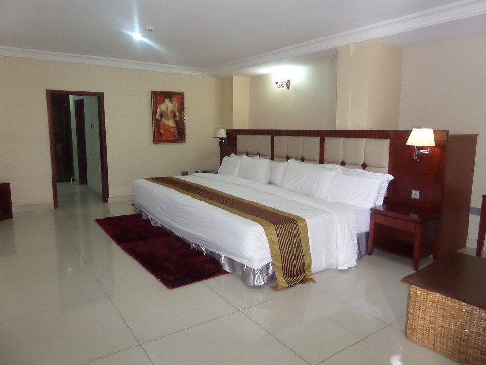 Barcelona Hotels, Abuja Mobushipe Екстер'єр фото